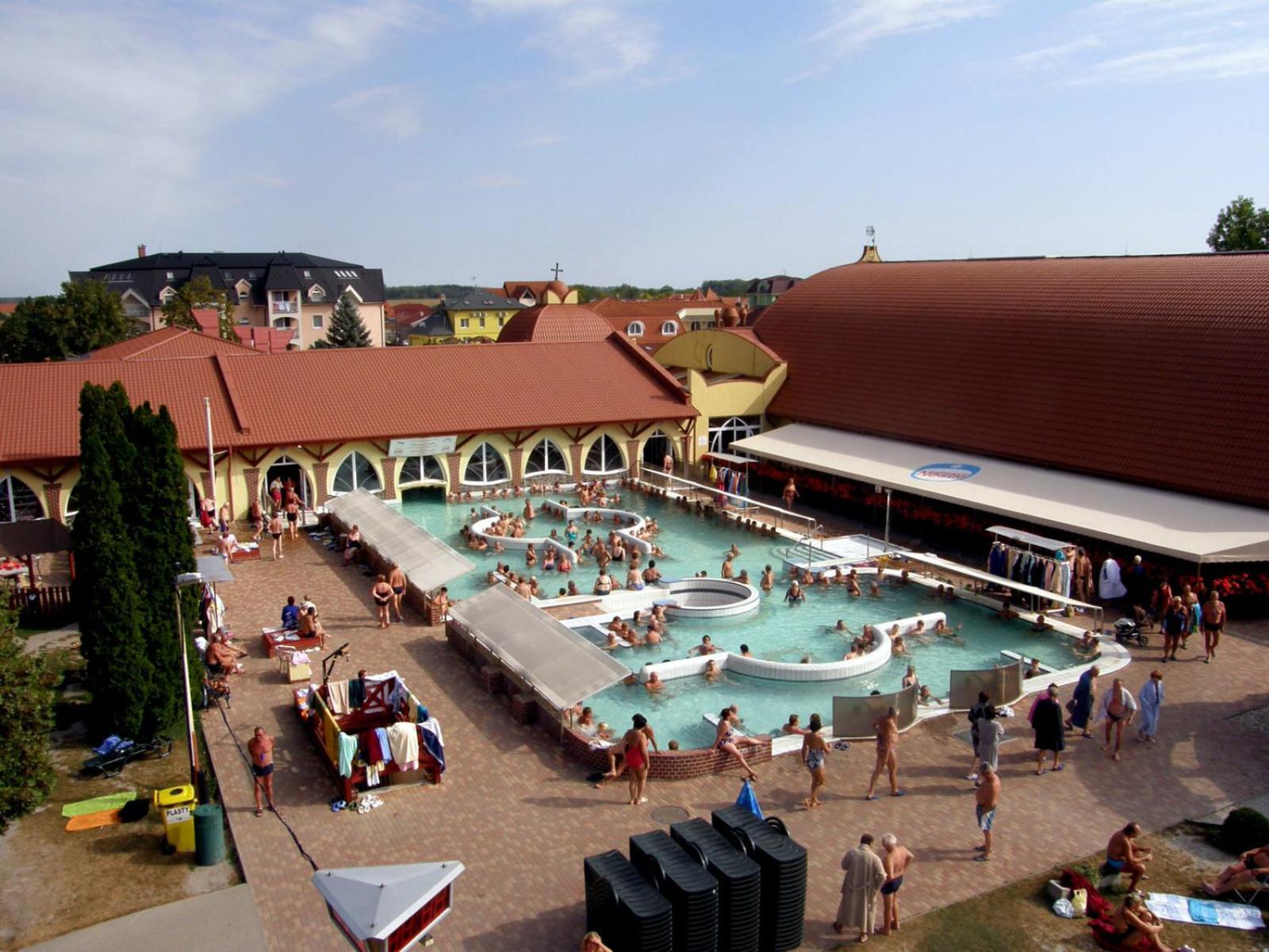 Hotel Penzion Koliesko Veľký Meder Exterior foto